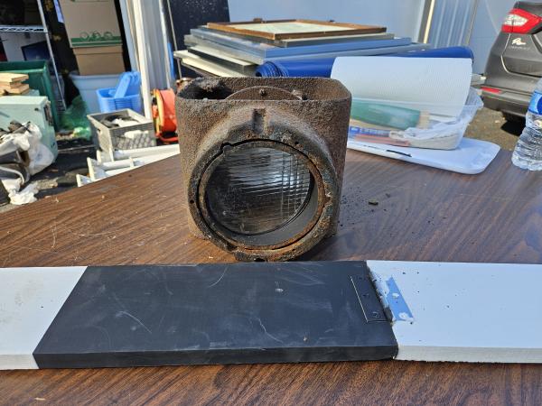 PRR position-lighyt Lamp Housing with lens, some guts