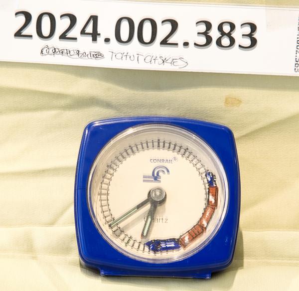 CR small portable alarm clock