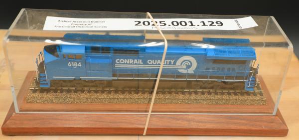 CR HO model C40-8W #6184 in display case