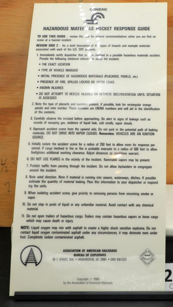 Hazardous Materials Pocket Response Guide, by Association of American Railroads with Conrail logo, 1989-01-01
