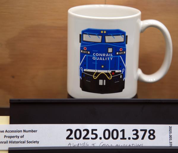 Conrail Quality mug, nose of locomotive #6104