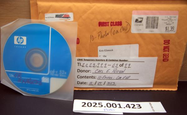 CD w/ 10 photos CR Express SW locomotive