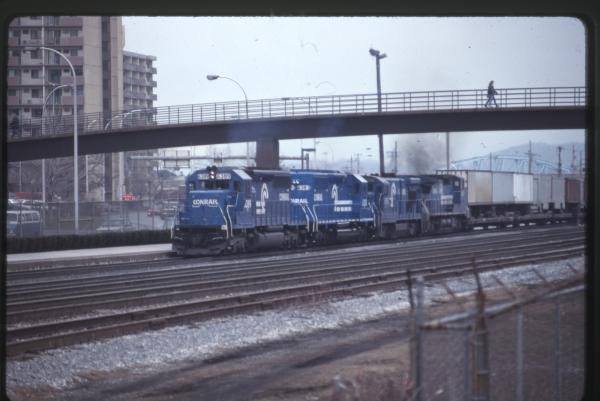 CR 6389 on WB Intermodal at Altoona, PA