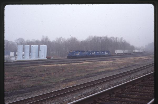 Photo of Conrail GP40-2s on a TV Train in Marysville PA