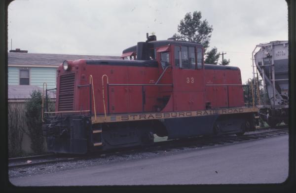 Photo of GE 44 Ton 33 in Strasburg, PA on 7/11/1982