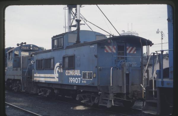 Photo of N8D Class Caboose 19907 in Niles, OH on 8/17/1980