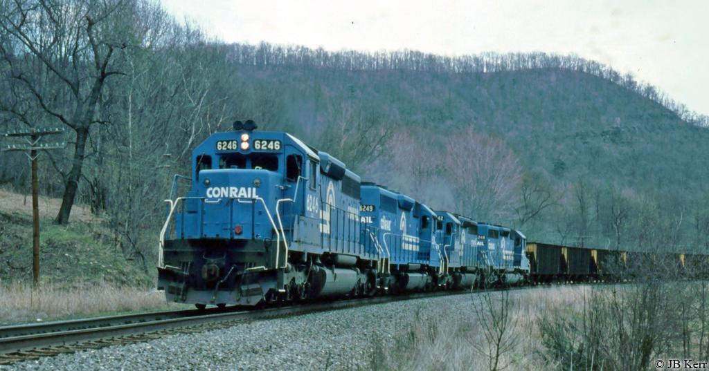 CR 6246: 4 SD40s on a UFS coal train in 1990 | The Conrail Archive